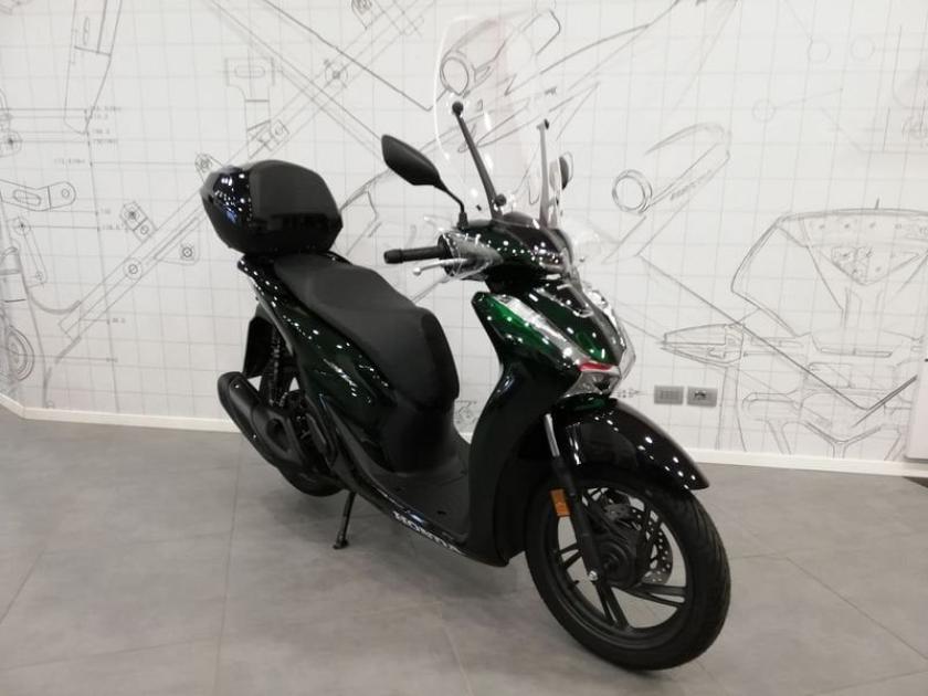 Honda SH 125i Vetro (2024), prezzo e scheda tecnica 