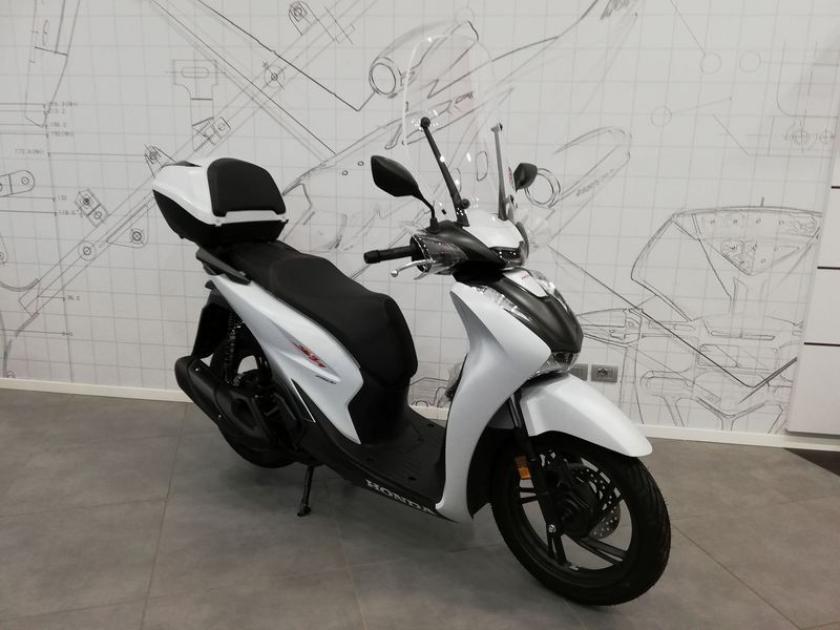 Honda SH ABS PEARL COOL WHITE SPORT YM 2024 Nuove - Annunci inSella