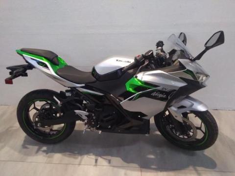 Moto e scooter Kawasaki nuovi, usati, km 0, d'epoca in